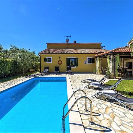 Spacious Three-Bedroom Villa Balun With Pool ポレッチ エクステリア 写真