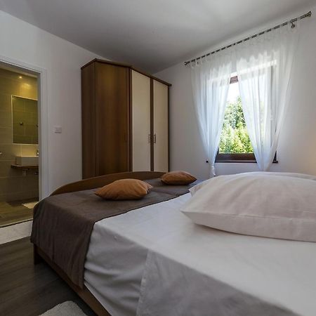 Spacious Three-Bedroom Villa Balun With Pool ポレッチ エクステリア 写真