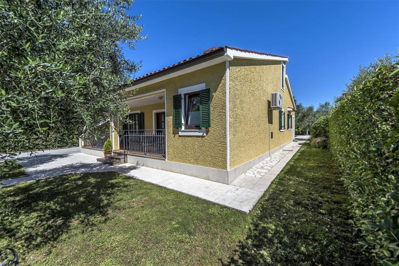 Spacious Three-Bedroom Villa Balun With Pool ポレッチ エクステリア 写真