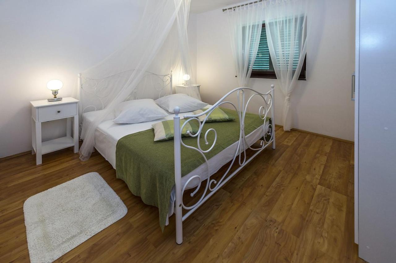 Spacious Three-Bedroom Villa Balun With Pool ポレッチ エクステリア 写真