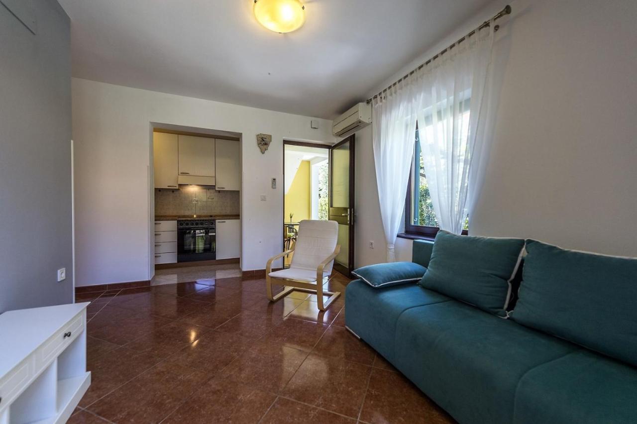 Spacious Three-Bedroom Villa Balun With Pool ポレッチ エクステリア 写真