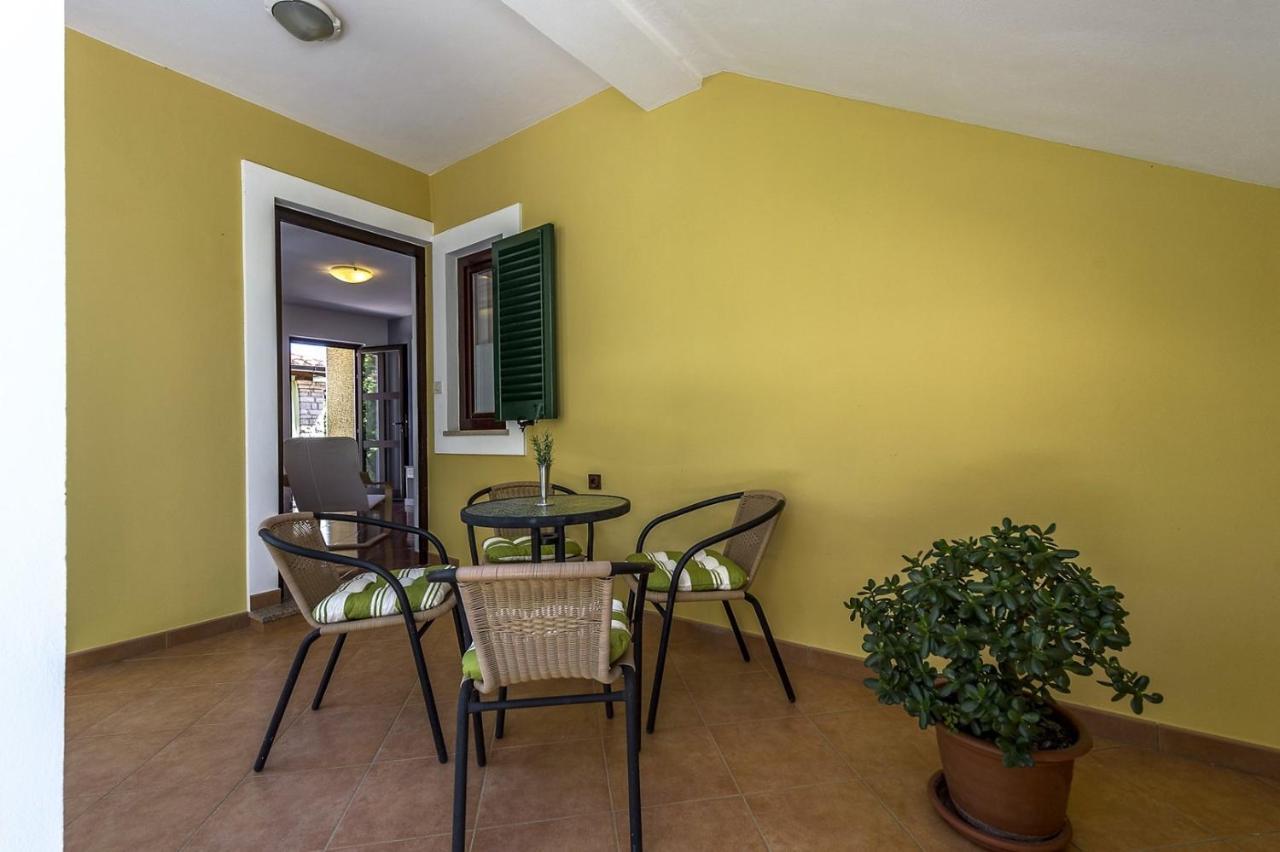 Spacious Three-Bedroom Villa Balun With Pool ポレッチ エクステリア 写真