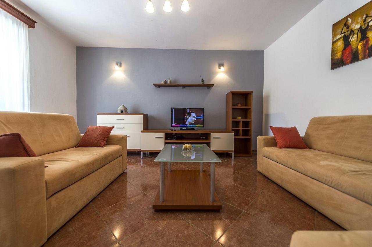 Spacious Three-Bedroom Villa Balun With Pool ポレッチ エクステリア 写真