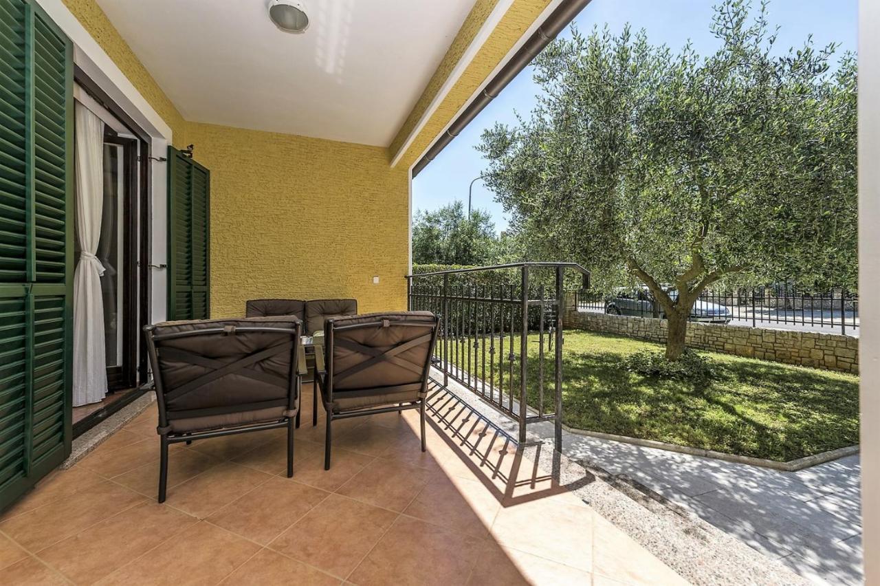 Spacious Three-Bedroom Villa Balun With Pool ポレッチ エクステリア 写真