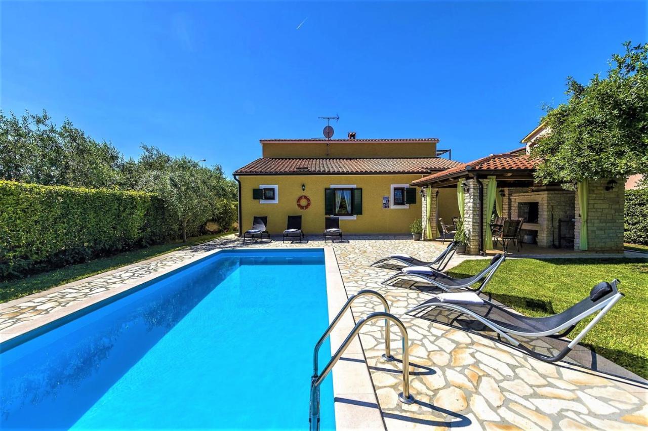 Spacious Three-Bedroom Villa Balun With Pool ポレッチ エクステリア 写真