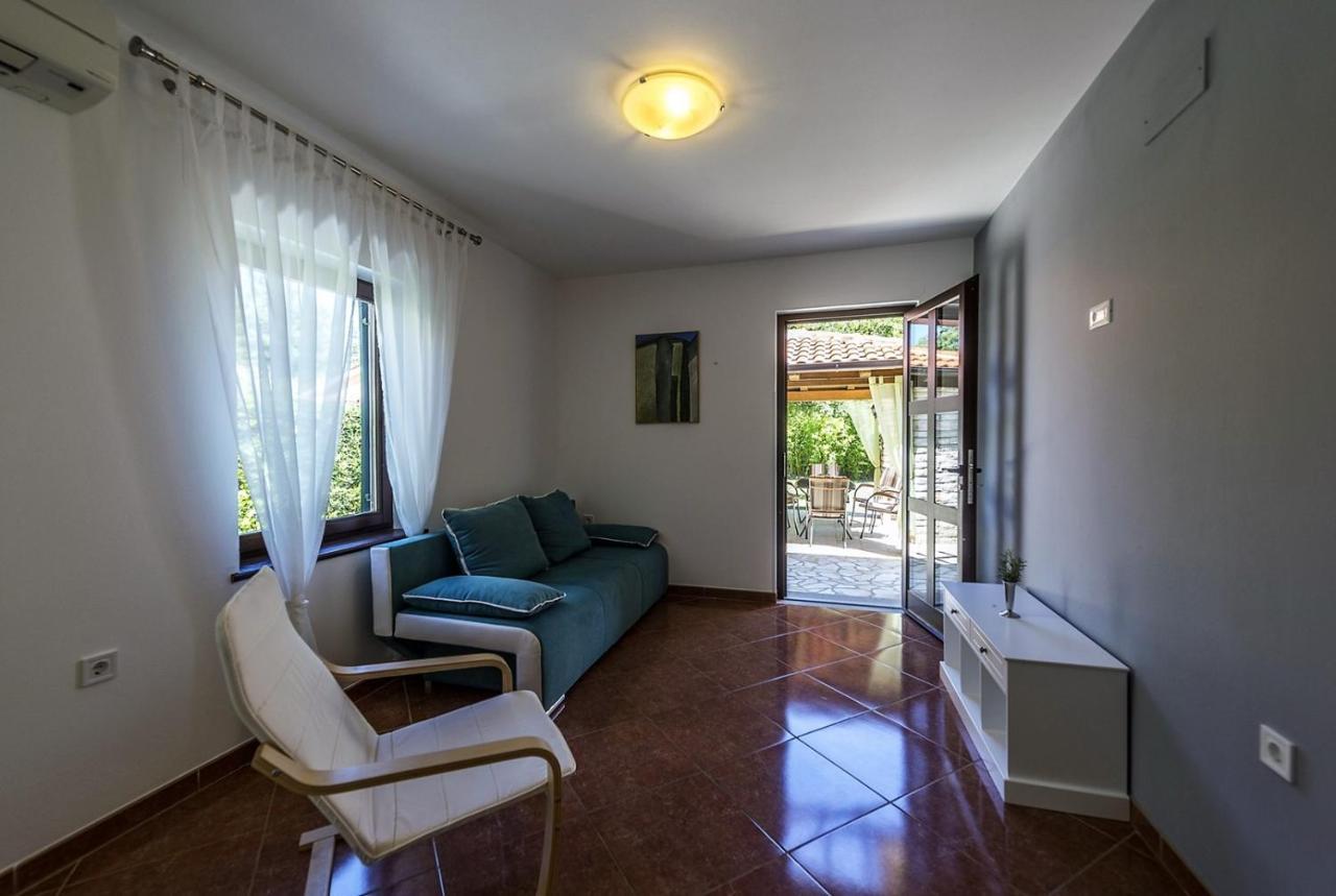 Spacious Three-Bedroom Villa Balun With Pool ポレッチ エクステリア 写真