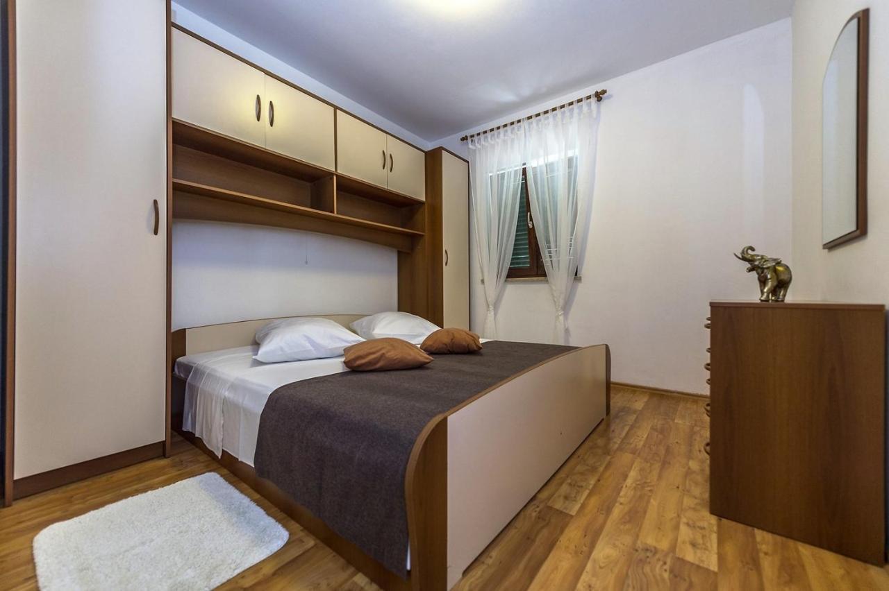 Spacious Three-Bedroom Villa Balun With Pool ポレッチ エクステリア 写真